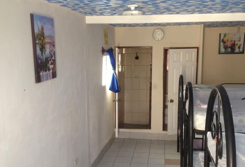 Hostal Brisas Y Olas Hostel