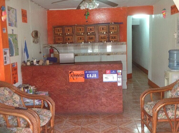 Hostal Brisas Y Olas Hostel