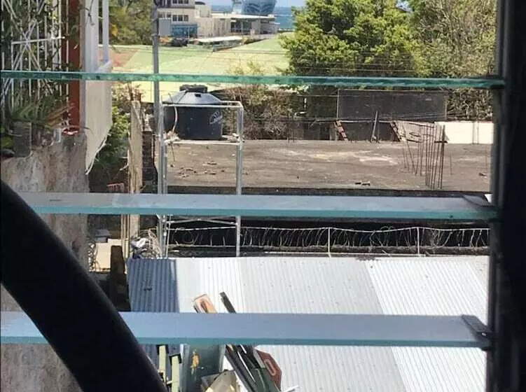 Hostal Brisas Y Olas   Hostel