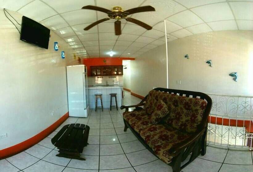 Hostal Brisas Y Olas Hostel