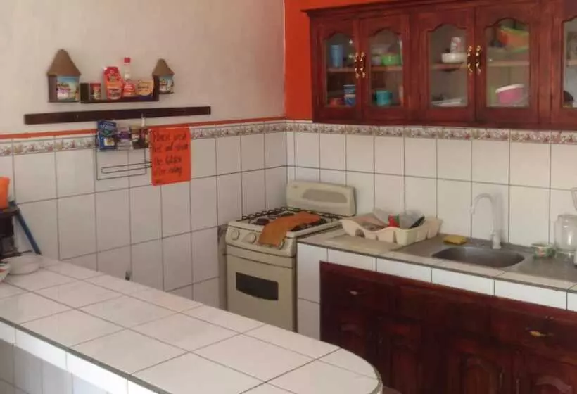 Hostal Brisas Y Olas   Hostel