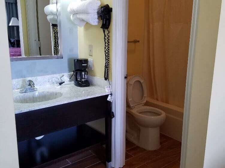 فندق Budget Host Inn