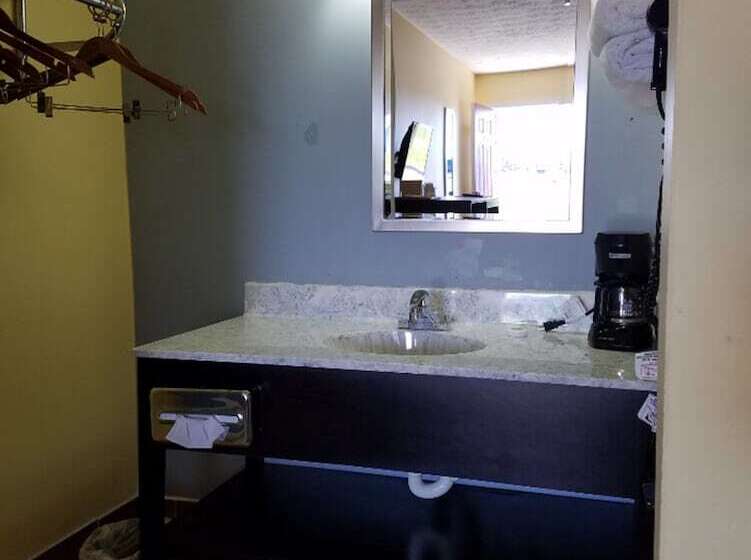 فندق Budget Host Inn