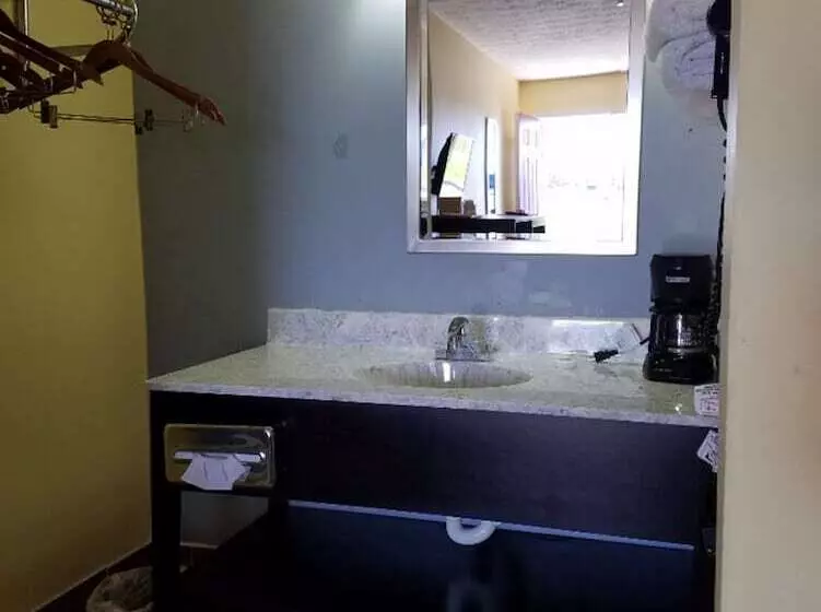 Hotelli Budget Host Inn