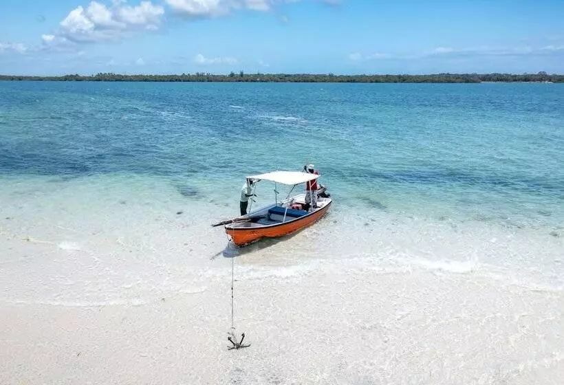 هتل Msambweni Beach House