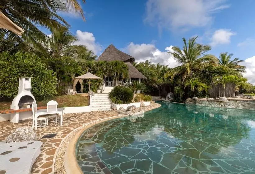 هتل Msambweni Beach House