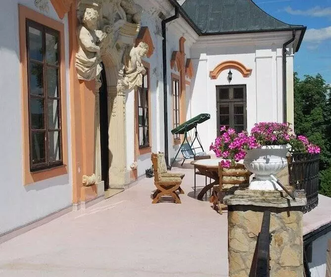 Hotelli Palac W Czyzowie Szlacheckim