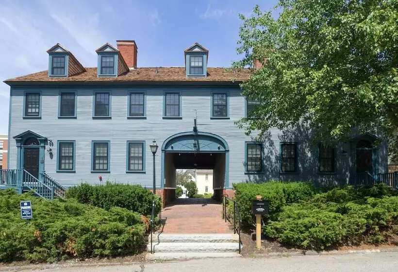 ホテル The Inn Downtown: A Boutique Apartment
