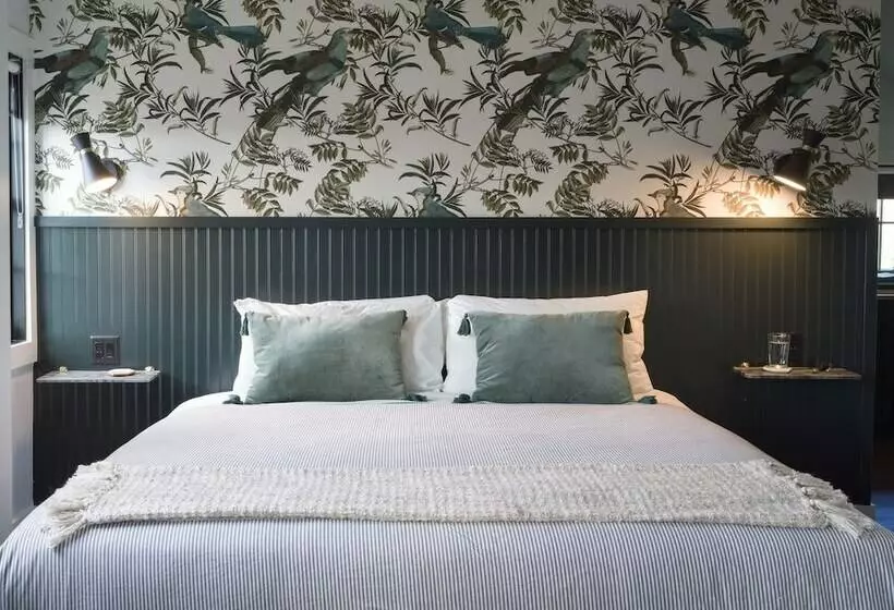 ホテル The Inn Downtown: A Boutique Apartment