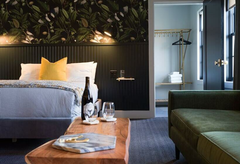 ホテル The Inn Downtown: A Boutique Apartment