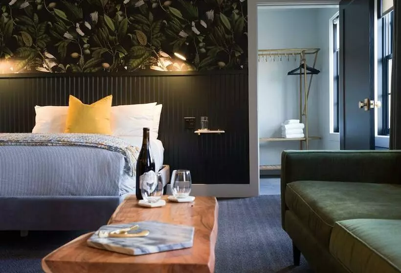 ホテル The Inn Downtown: A Boutique Apartment