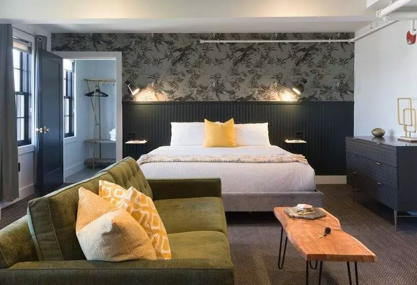 ホテル The Inn Downtown: A Boutique Apartment