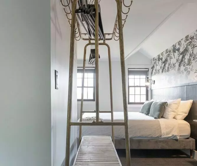 ホテル The Inn Downtown: A Boutique Apartment