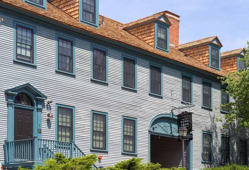 ホテル The Inn Downtown: A Boutique Apartment