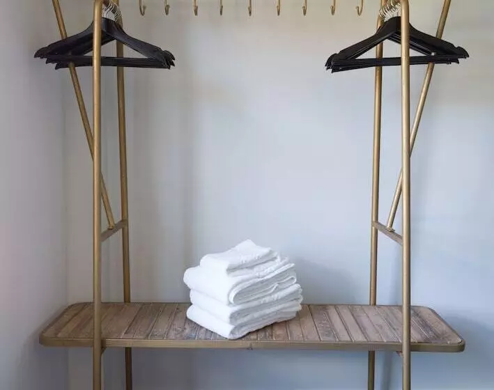 ホテル The Inn Downtown: A Boutique Apartment