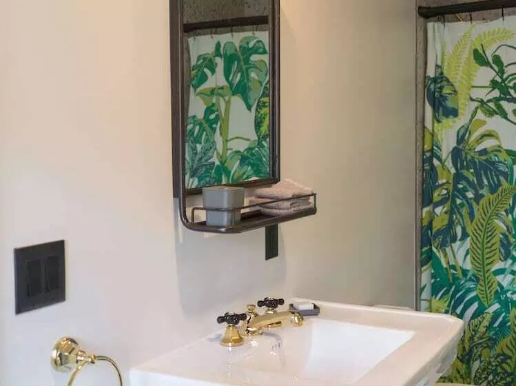 ホテル The Inn Downtown: A Boutique Apartment