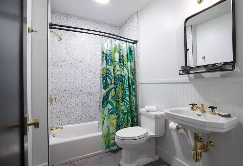ホテル The Inn Downtown: A Boutique Apartment