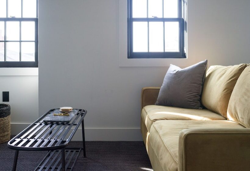 ホテル The Inn Downtown: A Boutique Apartment