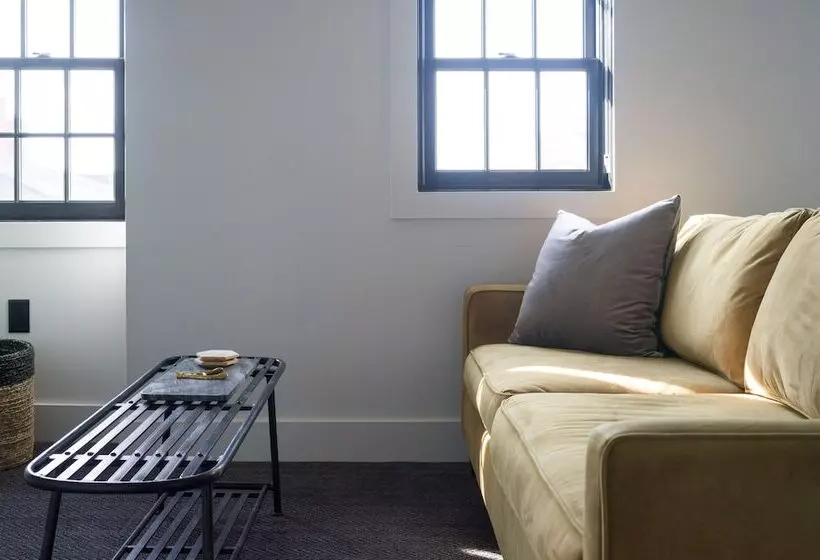 ホテル The Inn Downtown: A Boutique Apartment