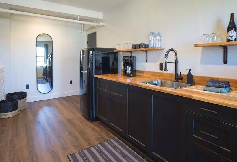 ホテル The Inn Downtown: A Boutique Apartment