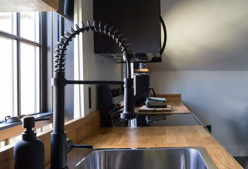 ホテル The Inn Downtown: A Boutique Apartment