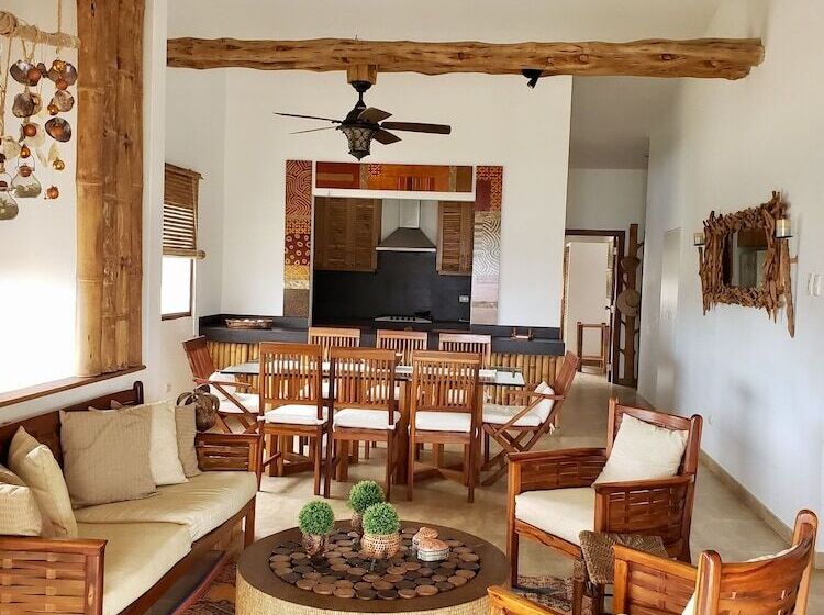 بنسيون Casa Ayangue