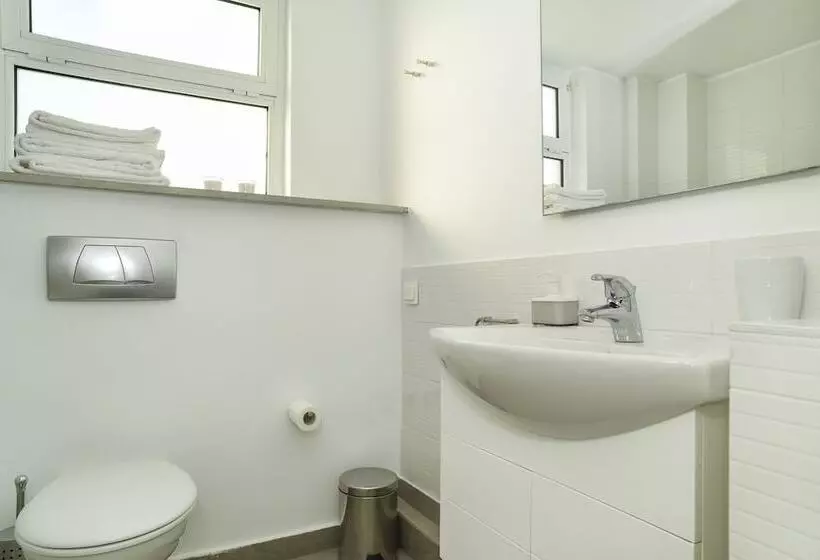 ペンション The Coolest Loft & Terrace Varkiza Sv