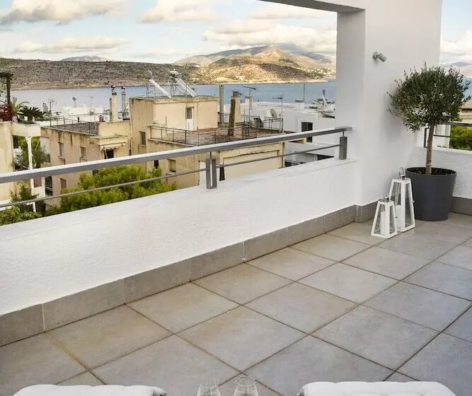 ペンション The Coolest Loft & Terrace Varkiza Sv