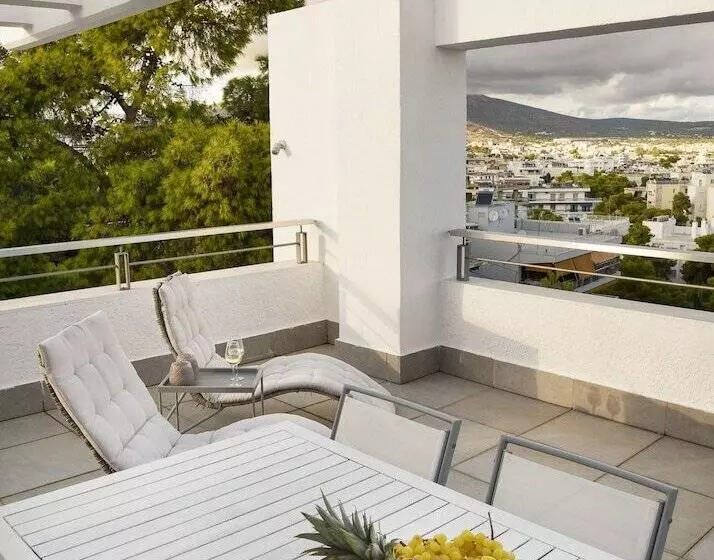 ペンション The Coolest Loft & Terrace Varkiza Sv