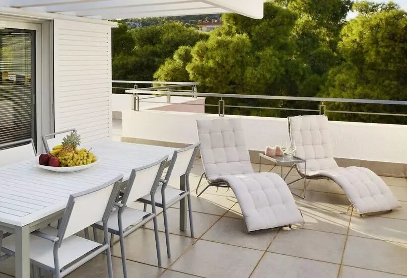 ペンション The Coolest Loft & Terrace Varkiza Sv