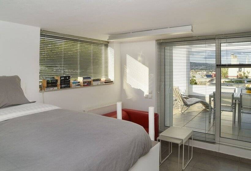 פנסיון The Coolest Loft & Terrace Varkiza Sv