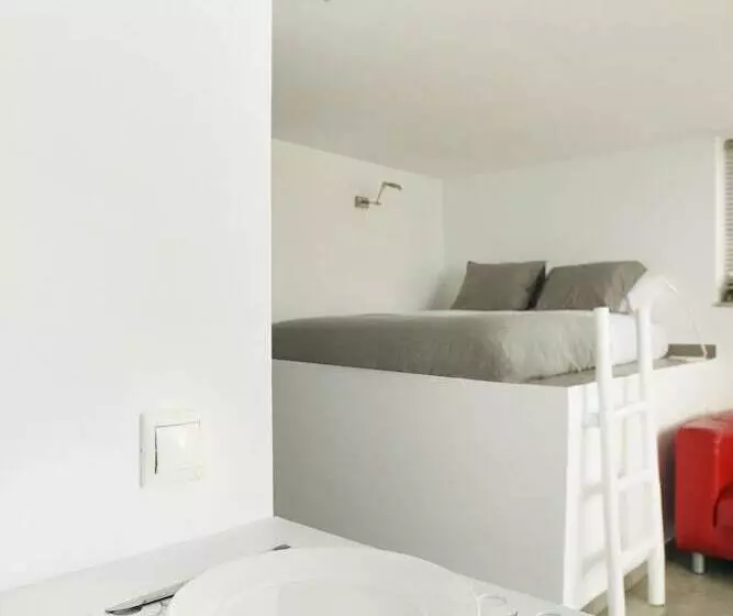 ペンション The Coolest Loft & Terrace Varkiza Sv