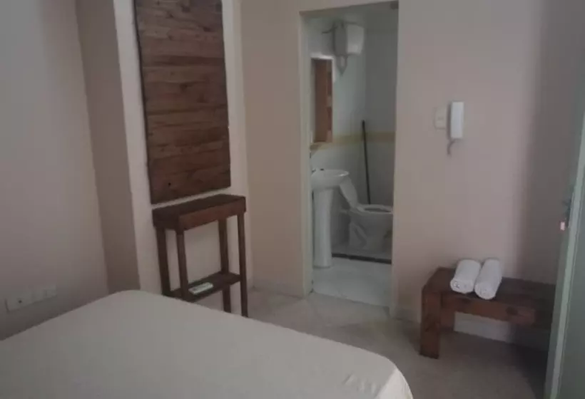 Hostal El Farol   Hostel