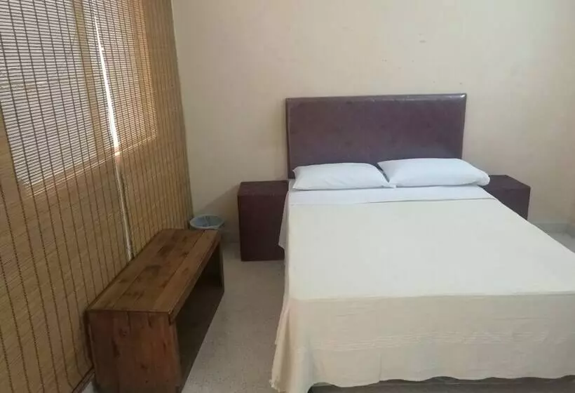 Hostal El Farol   Hostel
