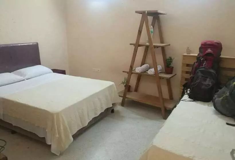 Hostal El Farol   Hostel