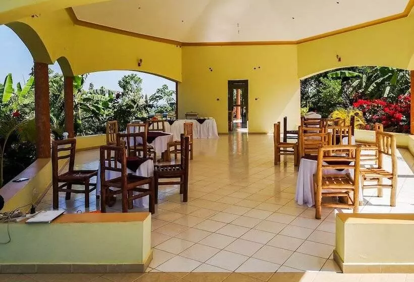 هتل Bwindi Cultural Centre