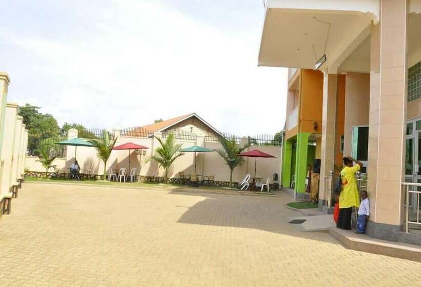 هتل Continental Iganga