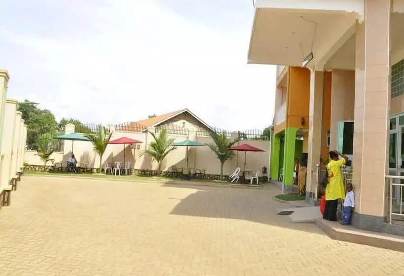 هتل Continental Iganga