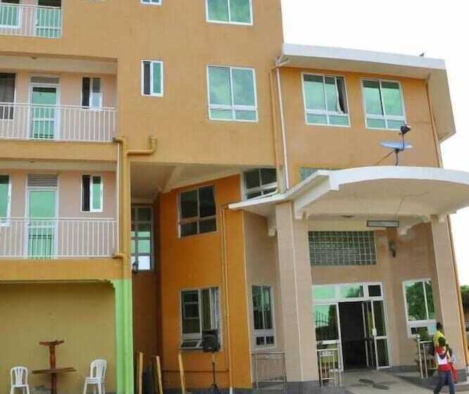 هتل Continental Iganga