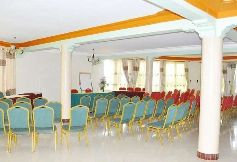 هتل Continental Iganga