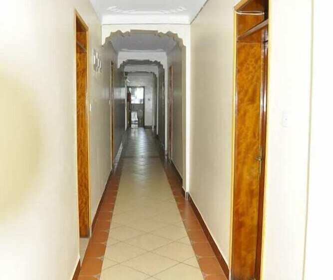 هتل Continental Iganga