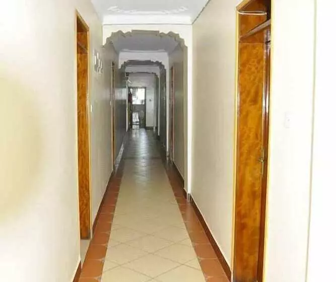 هتل Continental Iganga