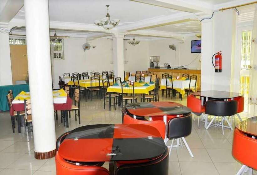 هتل Continental Iganga