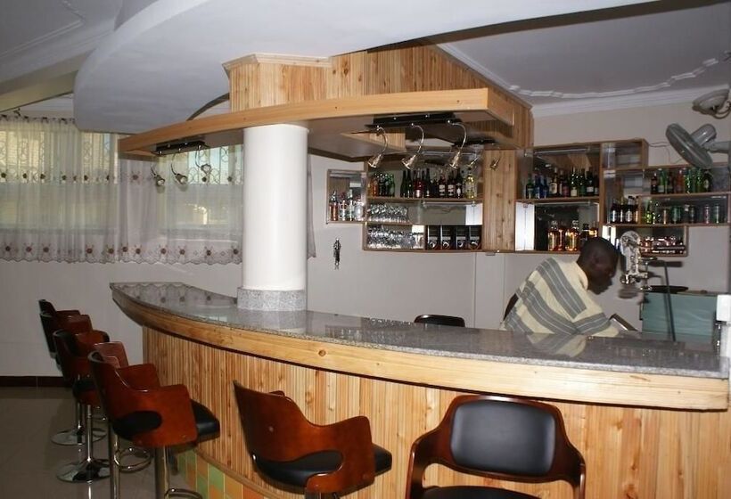 هتل Continental Iganga