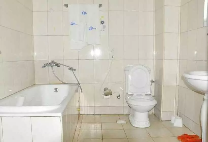 هتل Continental Iganga