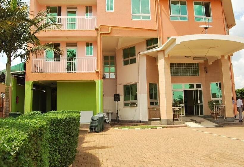 هتل Continental Iganga