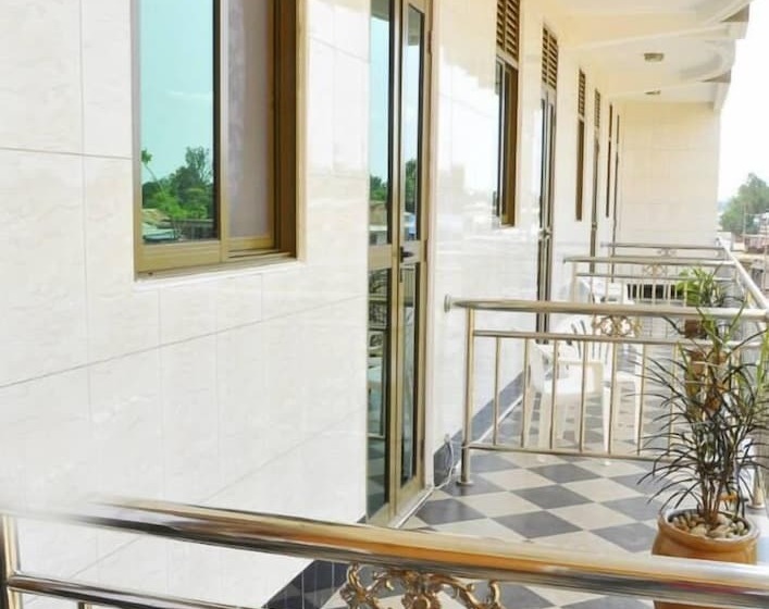 هتل Continental Iganga