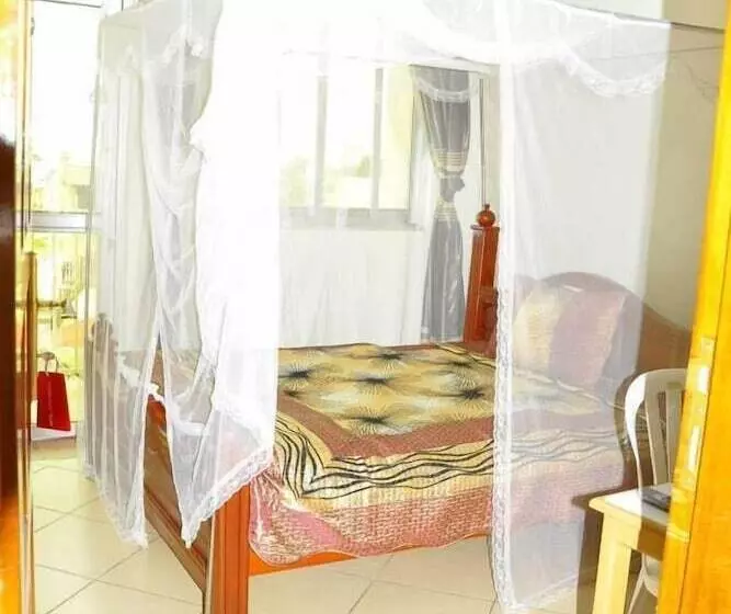 هتل Continental Iganga