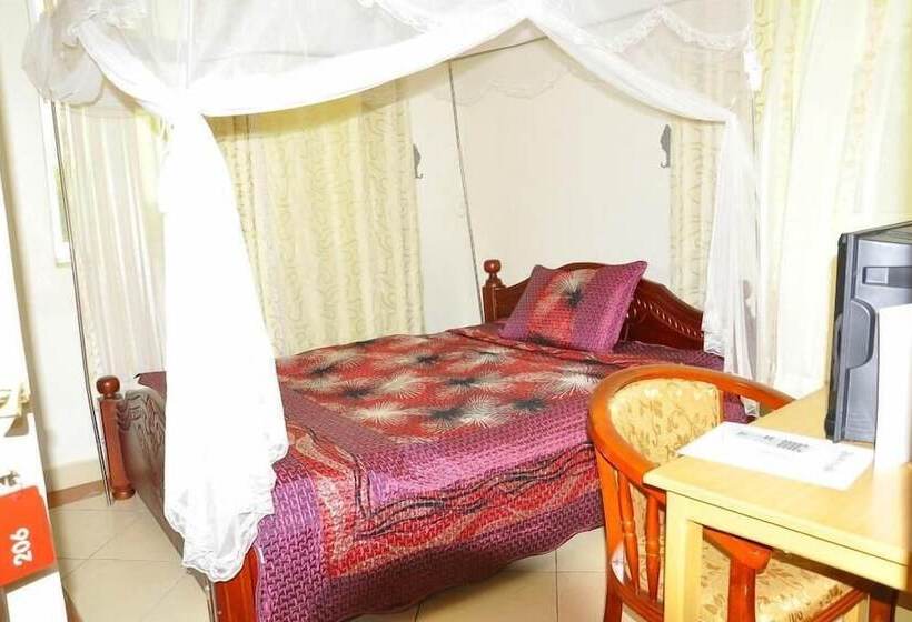 هتل Continental Iganga