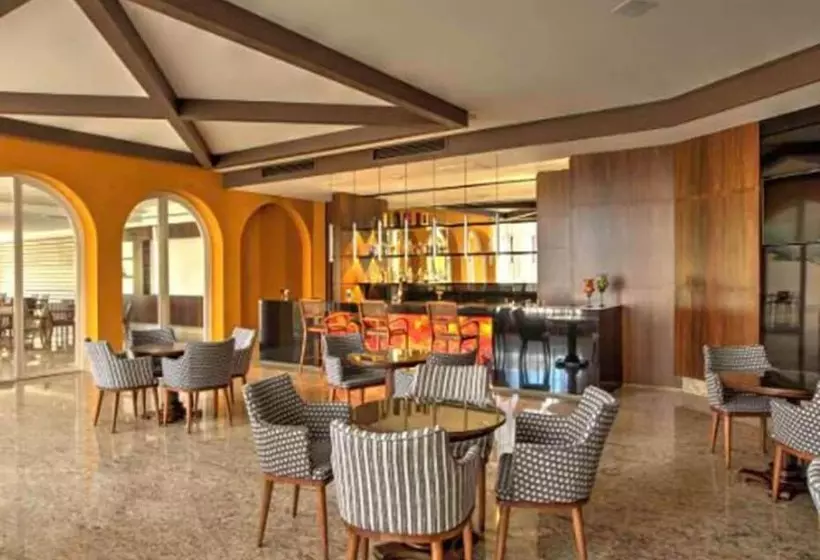 Hotelli Daj Resort & Marina